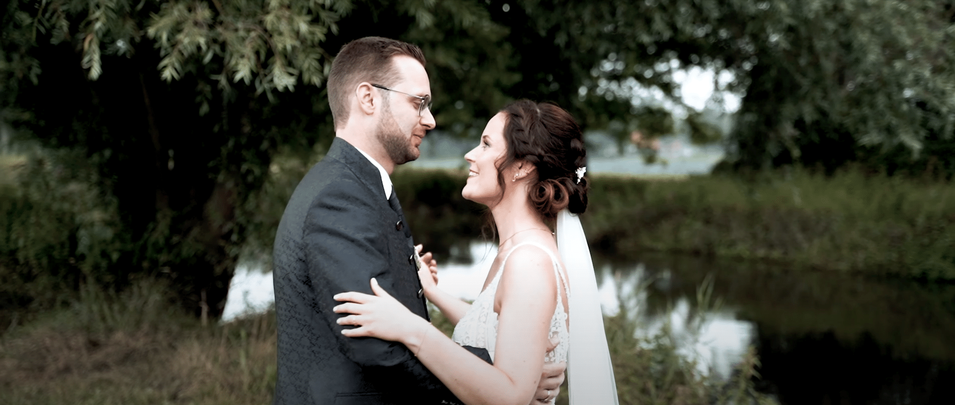 Hochzeitsvideo NRW Brautpaar am See